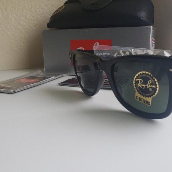 Black Classic Sunglasses - Ray Ban Wayfarer - Picture 4 of 5